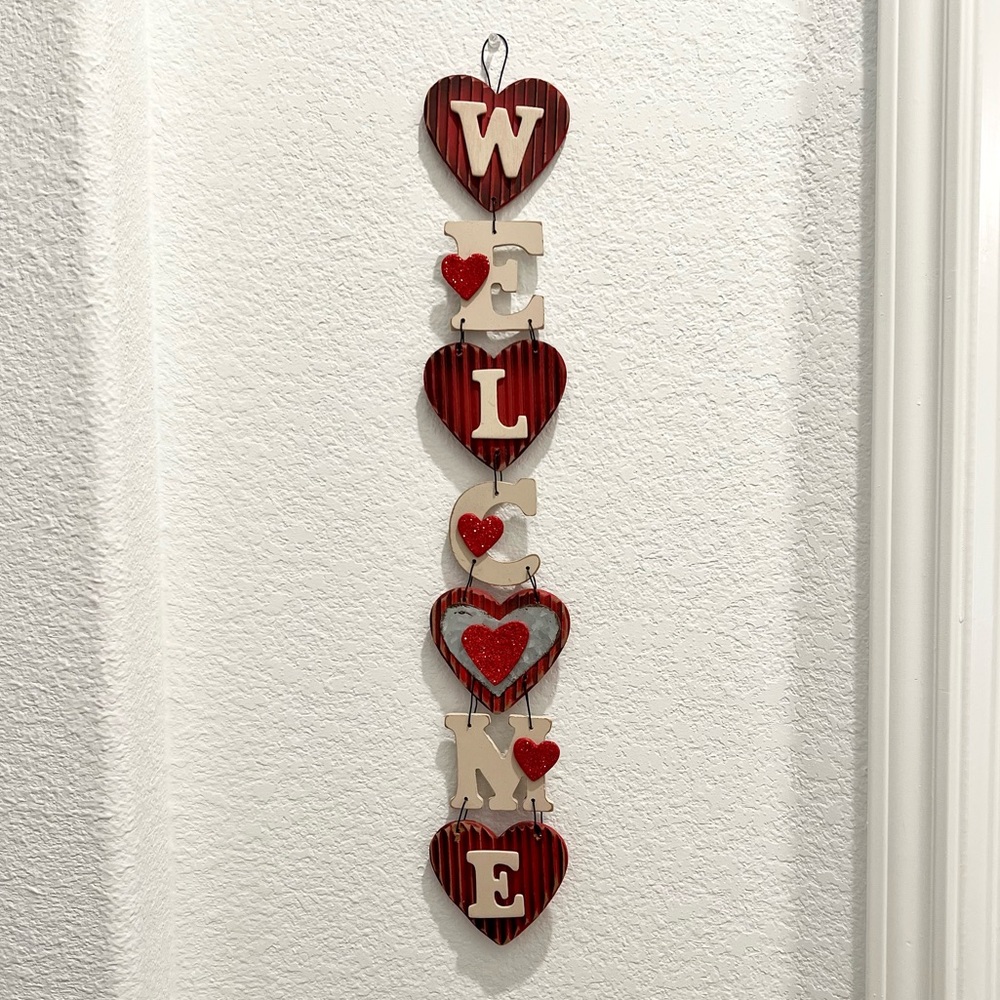 NWOT Valentine’s Heart Welcome Hanging Sign